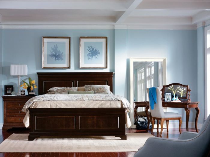 CI-Stanley-Furniture_blue-bedroom-frames_s4x3.jpg.rend.hgtvcom.1280.960